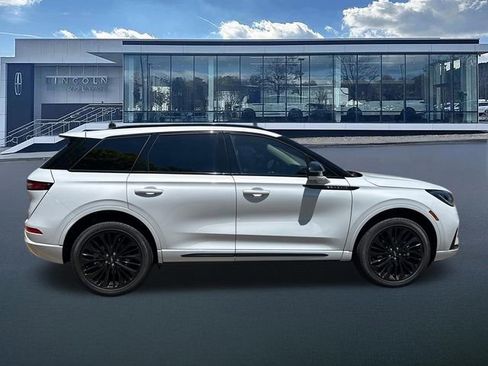 New 2026 Lincoln Corsair Premiere FWD image 9