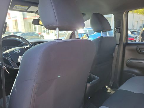 Used 2020 Toyota Tacoma TRD Sport image 12