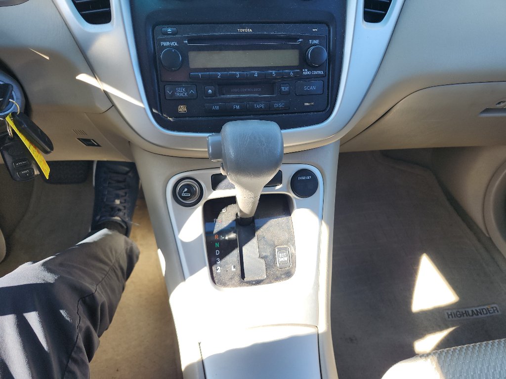 Used 2005 Toyota Highlander 2WD V6 w/ Appearance Pkg image 23