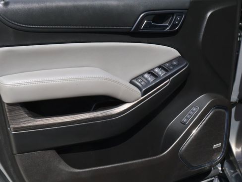 Used 2018 Chevrolet Suburban LT image 13