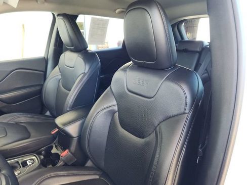 Used 2021 Jeep Cherokee Latitude Lux w/ Comfort/Convenience Group AWD/4WD image 17
