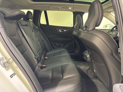 Used 2024 Volvo V60 B5 Cross Country Plus image 25