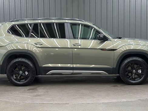 Used 2025 Volkswagen Atlas Peak Edition SE AWD/4WD image 6