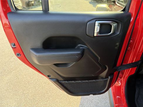 Used 2025 Jeep Wrangler Willys image 20
