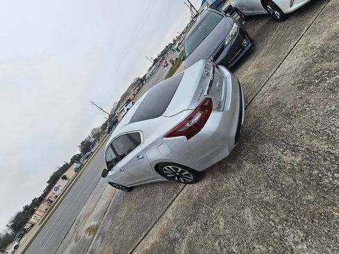 Used 2018 Nissan Altima 2.5 SL FWD image 39