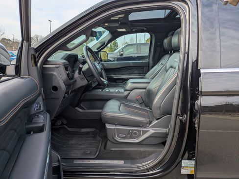 Certified 2024 Ford Expedition Platinum image 12