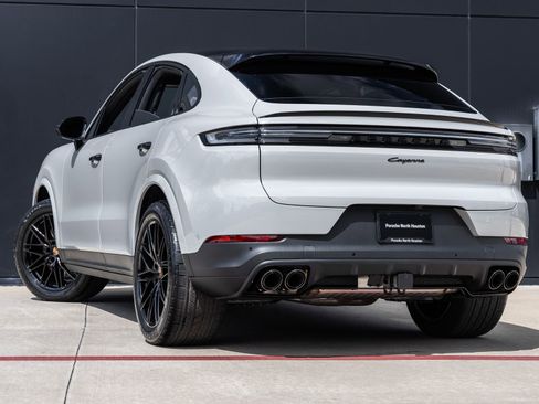 New 2026 Porsche Cayenne Coupe image 3