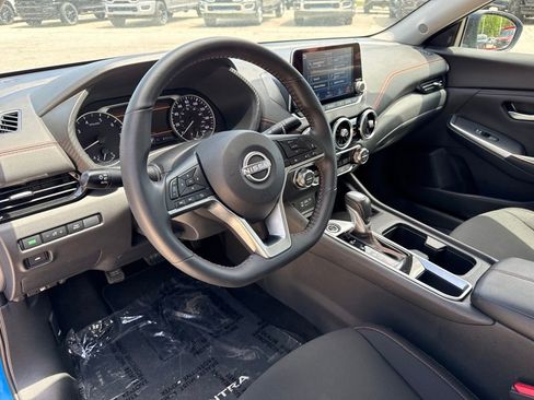 Used 2025 Nissan Sentra SR FWD image 2