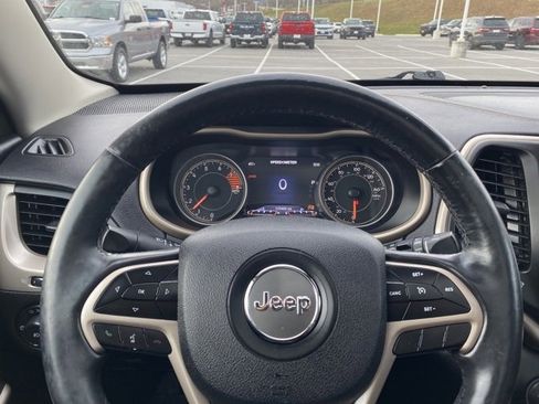 Used 2018 Jeep Cherokee Limited image 15