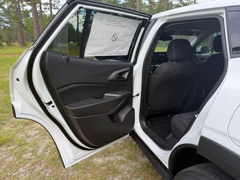 New 2026 Chevrolet Trax LS w/ LS Convenience Package FWD image 23