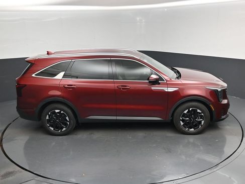 Certified 2025 Kia Sorento S FWD image 13
