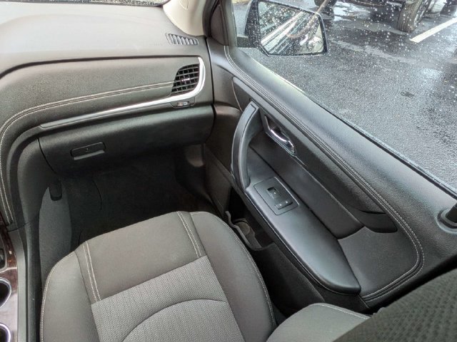 Used 2017 Chevrolet Traverse LT w/ Style and Technology Package FWD image 17