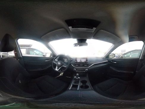 Used 2025 Nissan Altima 2.5 SV FWD image 43