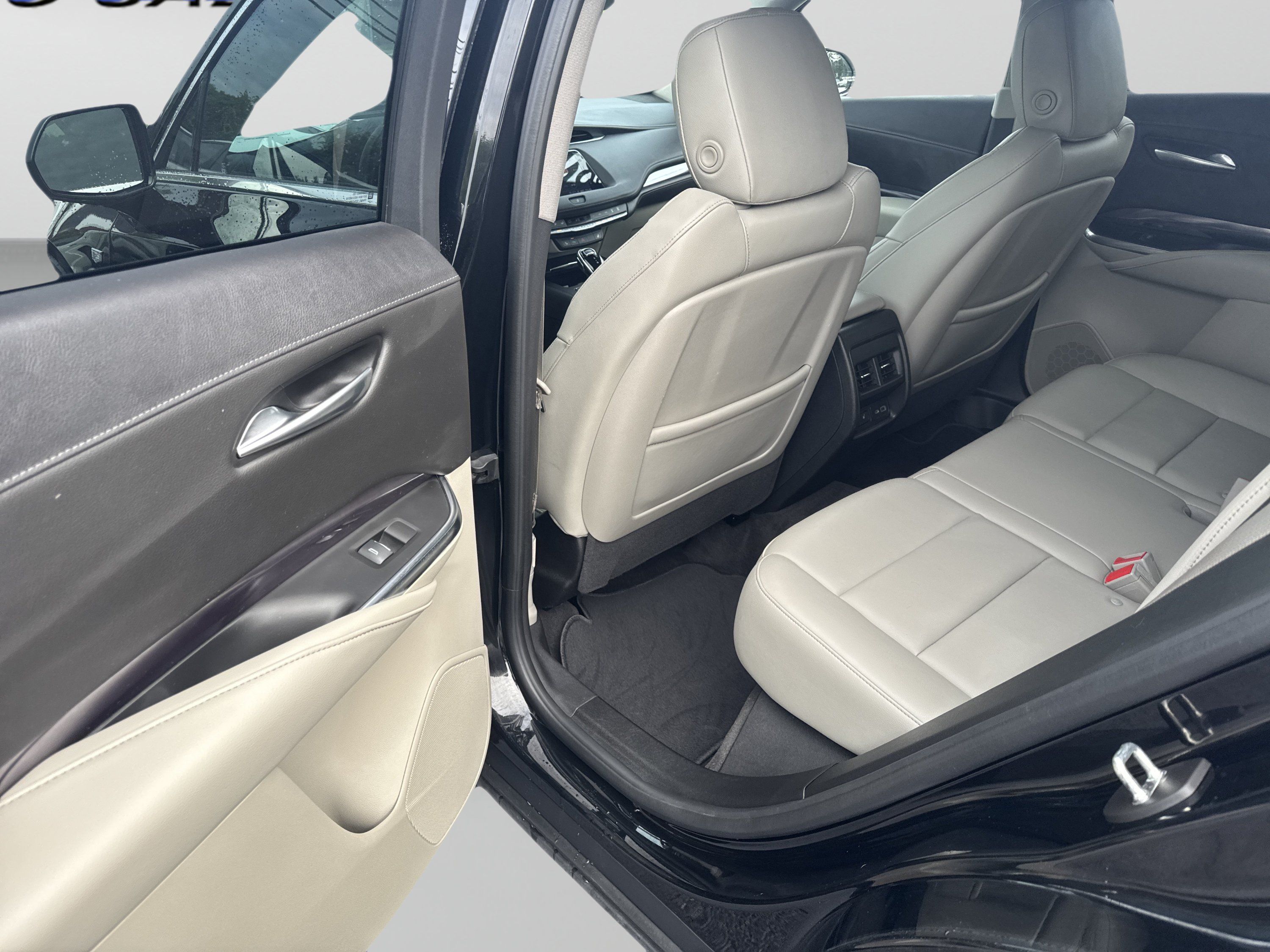 Used 2022 Cadillac XT4 Luxury AWD/4WD image 18