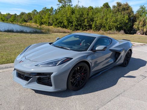 Used 2025 Chevrolet Corvette Z06 image 2