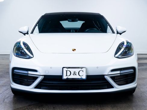 Used 2019 Porsche Panamera Turbo image 2