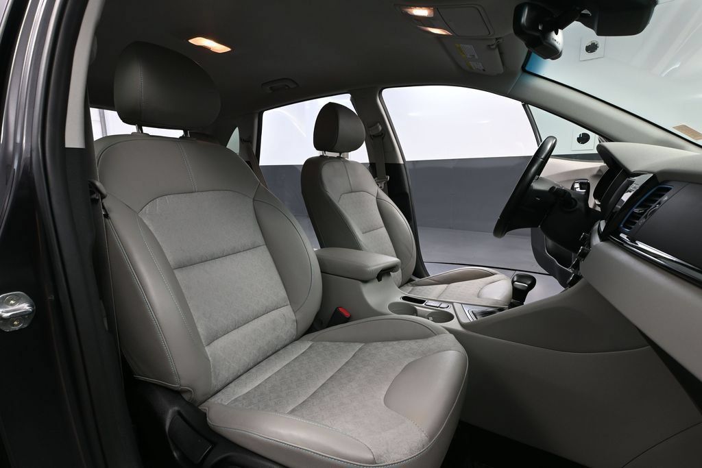 Used 2019 Kia Niro EX FWD image 37