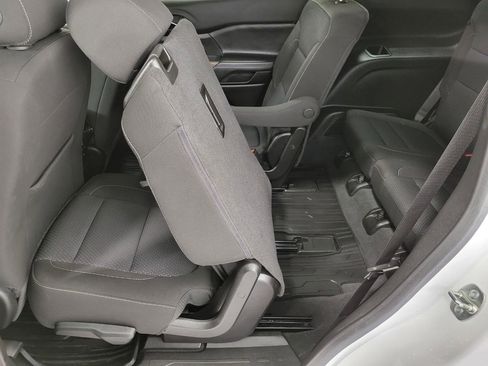 Certified 2023 GMC Acadia SLE w/ Driver Convenience Package image 25