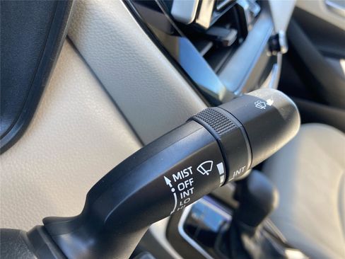 Used 2020 Toyota Corolla LE image 24