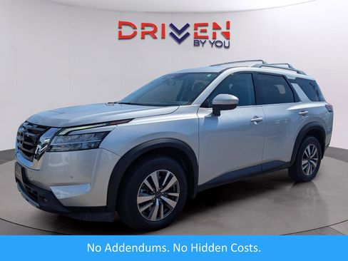 Used 2023 Nissan Pathfinder SL image 1