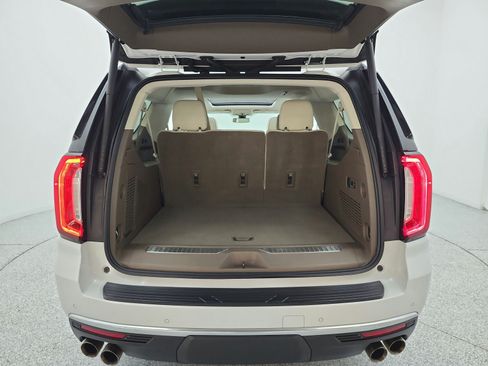 Used 2022 GMC Yukon XL Denali RWD image 18