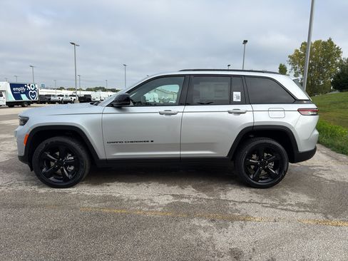 New 2025 Jeep Grand Cherokee Limited w/ Luxury Tech Group II AWD/4WD image 6