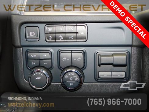 New 2025 Chevrolet Suburban Premier w/ Sun And Tow Package image 37