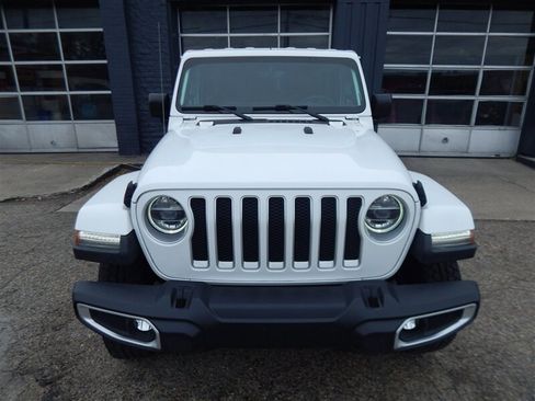 Used 2019 Jeep Wrangler Unlimited Sahara AWD/4WD image 4