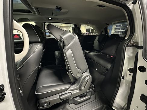 New 2026 Honda Odyssey Touring image 20