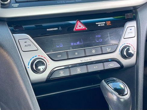 Used 2017 Hyundai Elantra Limited w/ Limited Tech Package 08 FWD image 16
