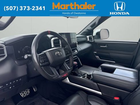 Used 2025 Toyota Sequoia Platinum AWD/4WD image 9