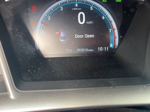 Used 2018 Honda Civic Touring image 5