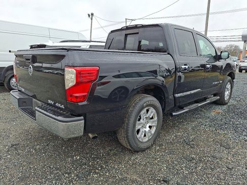 Used 2019 Nissan Titan SV image 7