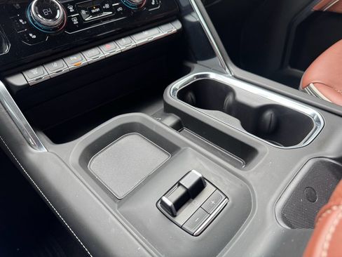 Used 2025 GMC Sierra 3500 Denali Ultimate image 28