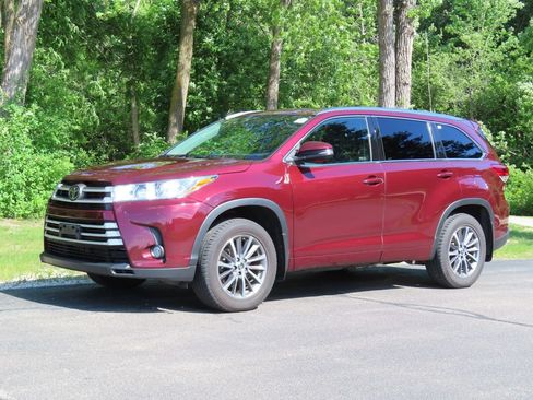 Used 2018 Toyota Highlander XLE AWD/4WD image 9