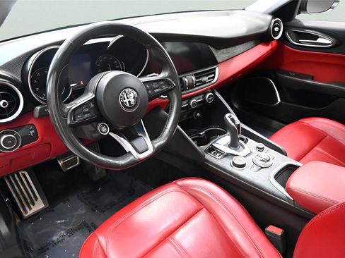 Used 2020 Alfa Romeo Giulia AWD w/ Quick Order Package 22J Sport image 11