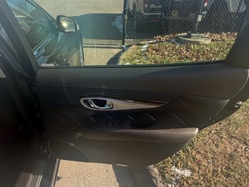 Used 2016 INFINITI Q70 L 3.7 w/ Deluxe Touring Package image 15