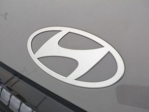 New 2026 Hyundai Ioniq 9 SE AWD/4WD image 13