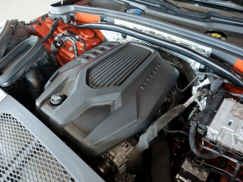Certified 2022 Porsche Macan AWD/4WD image 25