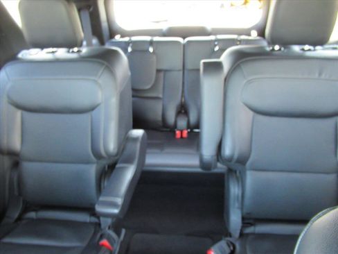 Used 2020 Ford Explorer Limited image 18