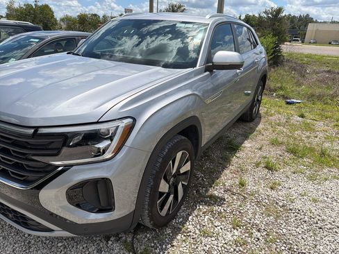 Used 2025 Volkswagen Atlas Cross Sport SE FWD image 1