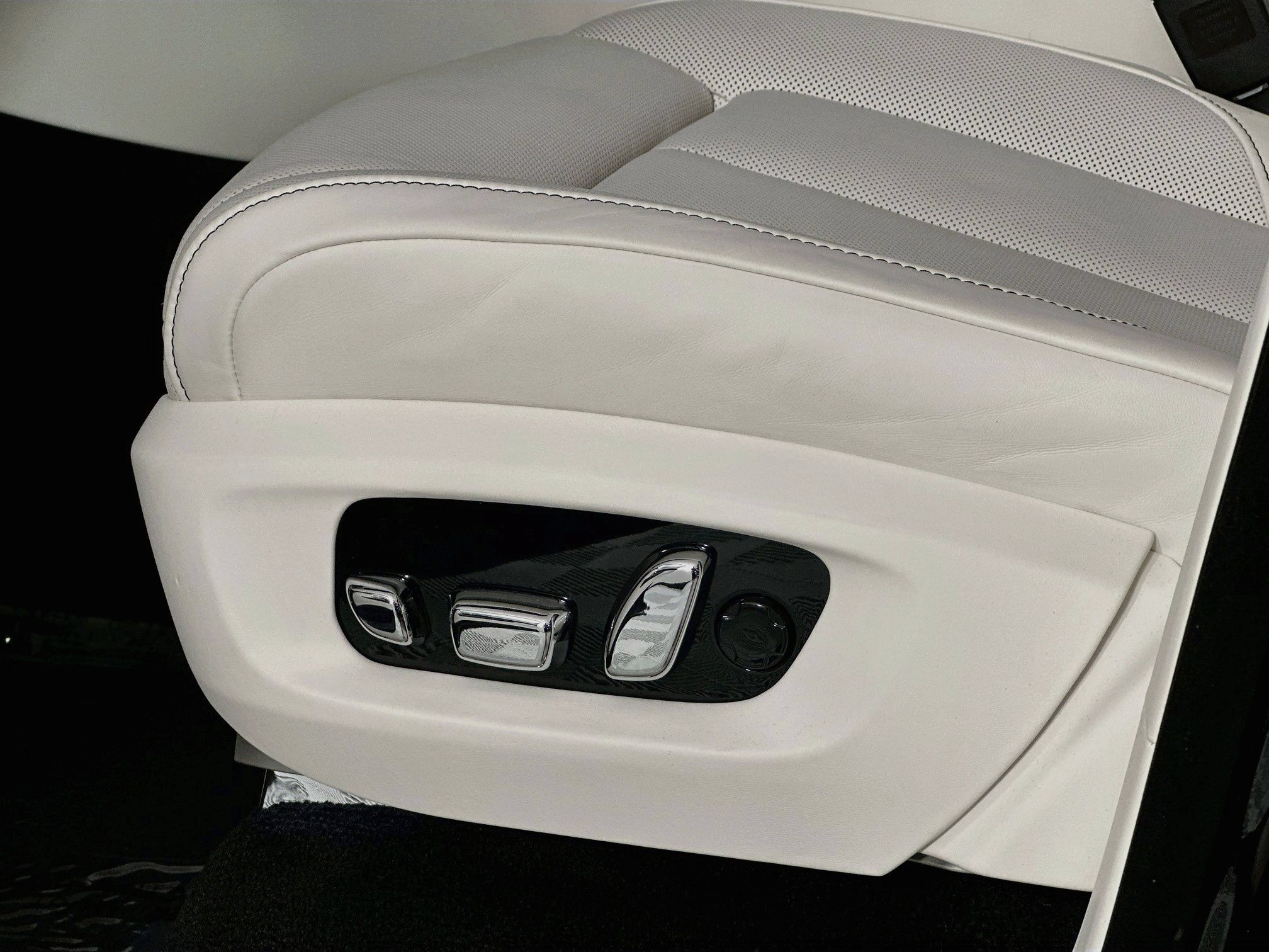 New 2027 Rolls-Royce Cullinan Black Badge AWD/4WD image 19