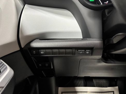 Used 2026 Toyota Sienna LE FWD image 17
