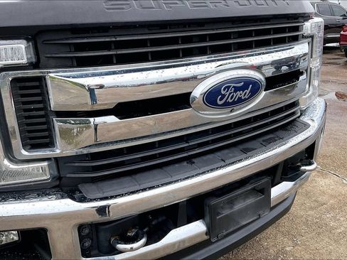 Used 2019 Ford F250 XLT w/ XLT Premium Package AWD/4WD image 34