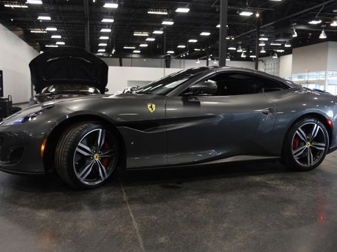 Used 2020 Ferrari Portofino RWD image 13