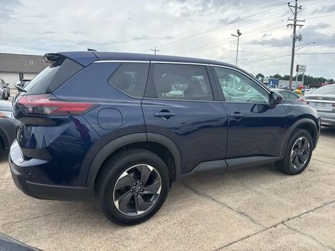 Used 2025 Nissan Rogue SV AWD/4WD image 10