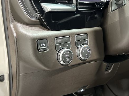 New 2026 GMC Sierra 1500 SLE image 16