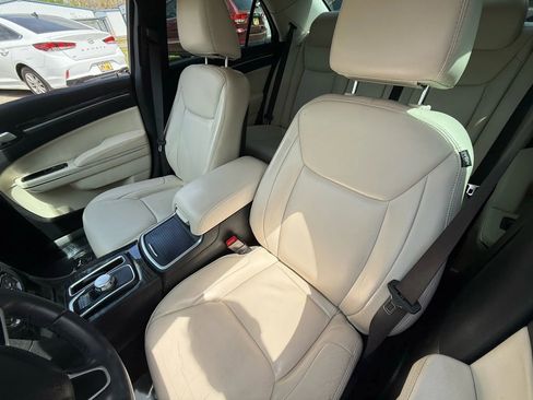 Used 2017 Chrysler 300 Limited image 14