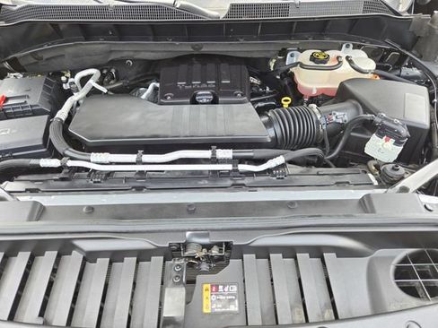 Used 2023 Chevrolet Silverado 1500 LT AWD/4WD image 31