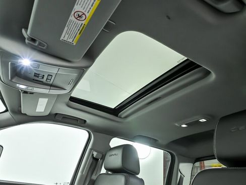 Used 2018 GMC Sierra 2500 Denali w/ Duramax Plus Package AWD/4WD image 19